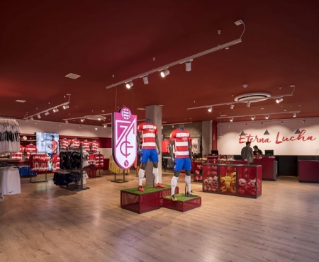 El Granada lanzará a la venta su nueva colección de ropa este lunes (FREPI)