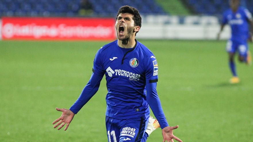 Carles Aleñá celebra un gol durante su etapa en el Getafe (EFE)