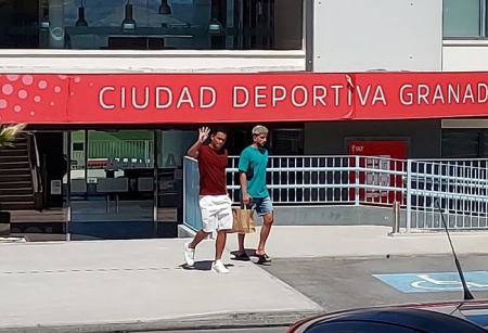 Bacca y Monchu abandonan juntos la Ciudad Deportiva (FRAN CALVO)