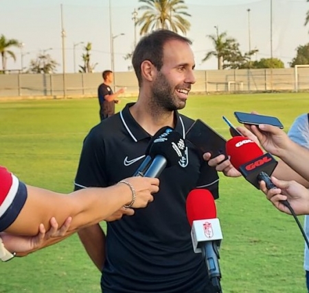 Víctor Díaz, en la comparecencia post partido tras la victoria del Granada ante el Bournemouth (FRAN CALVO)