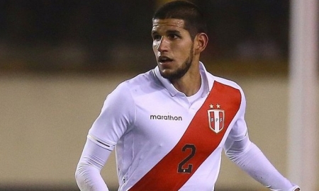 Luis Abram, durante un encuentro con Perú, podría estar cerca de recalar en el Granada (AFP)