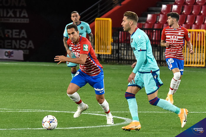 Rubén Rochina, durante el Granada - Levante de la temporada pasada (JOSÉ M. BALDOMERO)