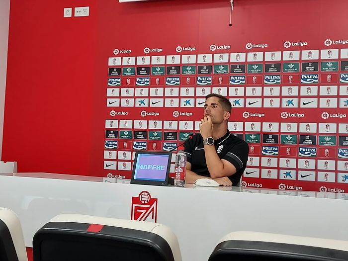 Robert Moreno, durante la rueda de prensa previa al encuentro frente al Villarreal, en el que debutará como primer entrenador en la máxima categoría (FRAN CALVO)