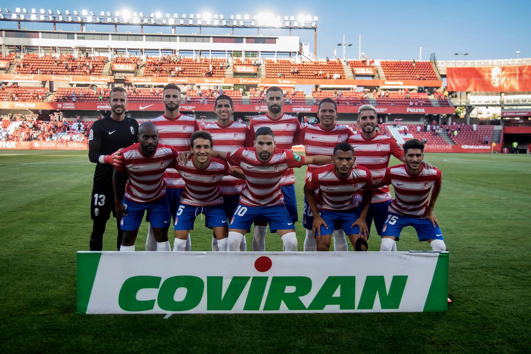 Once del Granada ante el Málaga en el Trofeo Ciudad de Granada (JOSÉ VELASCO / GRJ)