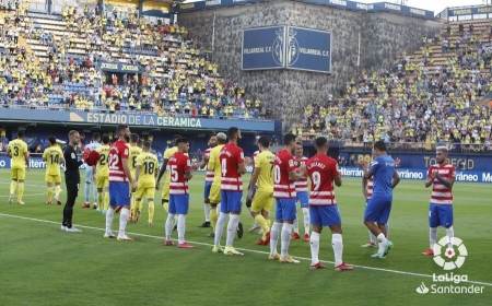 El Granada hizo el pasillo de homenaje al Villarreal por la Europa League en los momentos previos al choque de hoy (LALIGA) El Granada hizo el pasillo de homenaje al Villarreal por la Europa League en los momentos previos al choque de hoy (LALIGA)