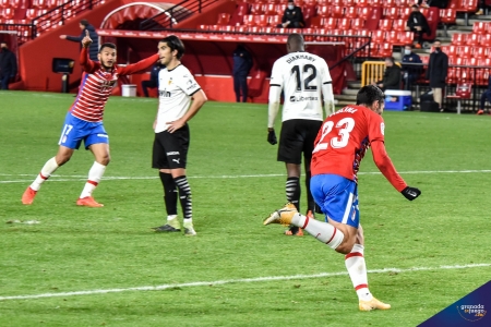El Granada cerró 2020 con una espectacular remontada ante el Valencia (JOSÉ M. BALDOMERO)