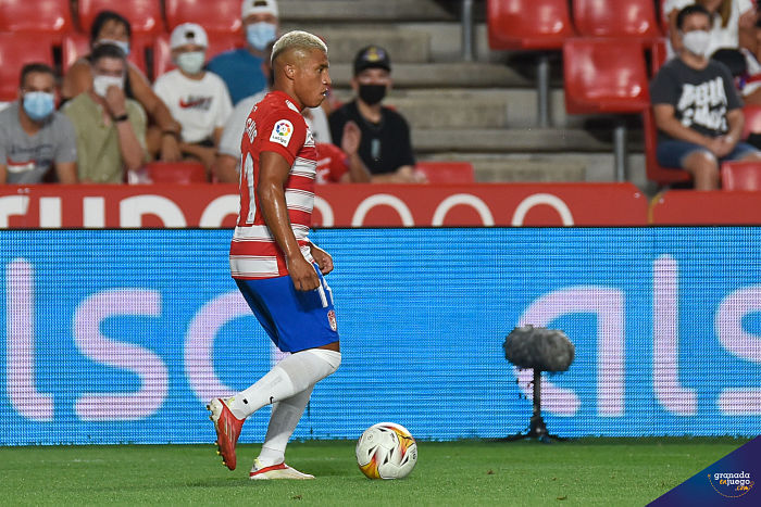 Machís, durante la primera jornada de liga ante el Valencia (JOSÉ M. BALDOMERO)