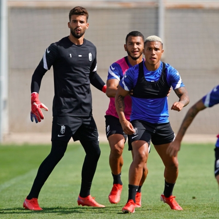 Machís, junto a Luís Maximiano y Luis Suárez en un entrenamiento reciente, no viaja a Vallecas por molestias físicas (PEPE VILLOSLADA / GCF) Machís, junto a Luís Maximiano y Luis Suárez en un entrenamiento reciente, no viaja a Vallecas por molestias físicas (PEPE VILLOSLADA / GCF)