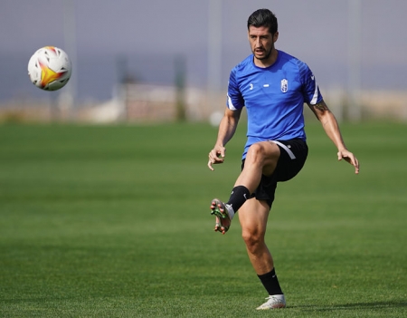 Sergio Escudero, durante su primer entrenamiento como jugador del Granada (PEPE VILLOSLADA / GCF) Sergio Escudero, durante su primer entrenamiento como jugador del Granada (PEPE VILLOSLADA / GCF)
