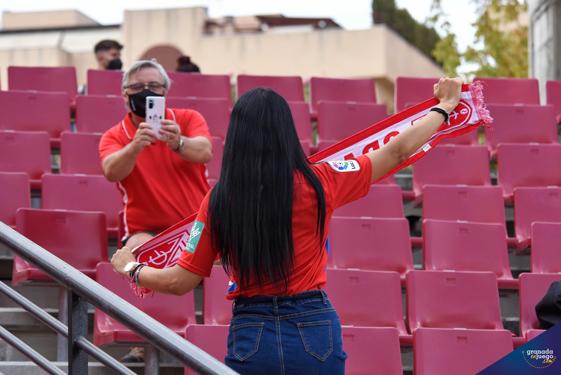 Unos 11.000 abonados podrán presenciar el Granada - Betis en el `Nuevo Los Cármenes` (JOSÉ M. BALDOMERO)