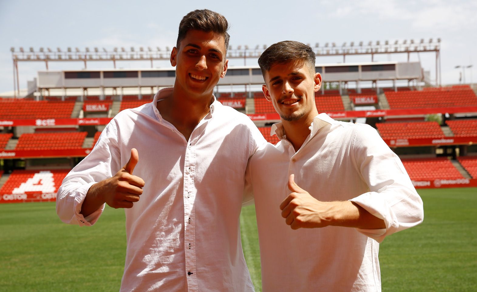 Torrente y Pepe, renovados hasta 2024, posan en el `Nuevo Los Cármenes` (GCF)