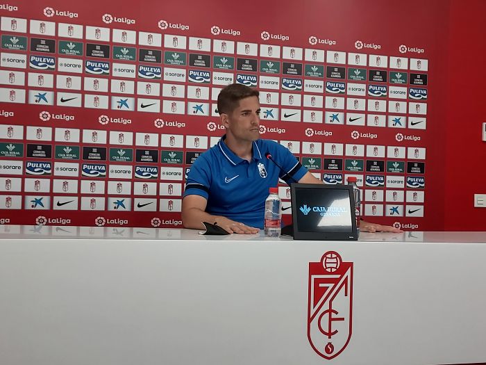 Robert Moreno, durante la comparecencia de prensa esta mañana en la Ciudad Deportiva (FRAN CALVO)
