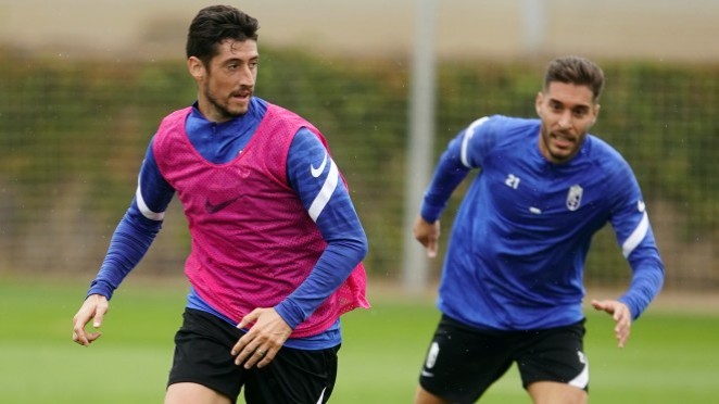 Escudero y Rochina, durante la sesión de recuperación de hoy en la Ciudad Deportiva (PEPE VILLOSLADA / GCF)