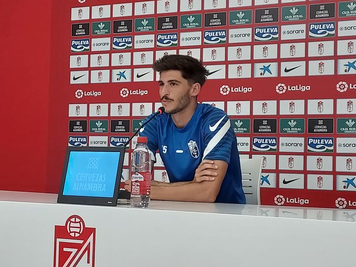 Carlos Neva, durante la comparecencia de prensa en la Ciudad Deportiva (FRAN CALVO)