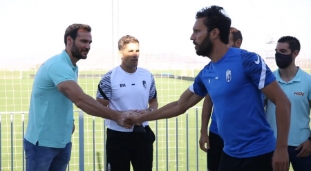 Saúl Craviotto visitó al Granada CF durante su entrenamiento esta mañana en la Ciudad Deportiva (GCF TV)