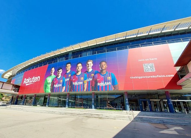 imagen exterior del Camp Nou, ya sin Leo Messi en la fachada principal (FRAN CALVO)