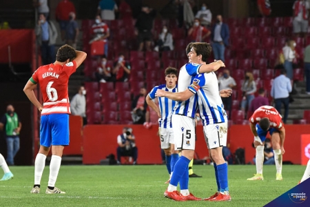 El Granada finaliza la sexta jornada en puestos de descenso tras la derrota ante la Real Sociedad (JOSÉ M. BALDOMERO) El Granada finaliza la sexta jornada en puestos de descenso tras la derrota ante la Real Sociedad (JOSÉ M. BALDOMERO)