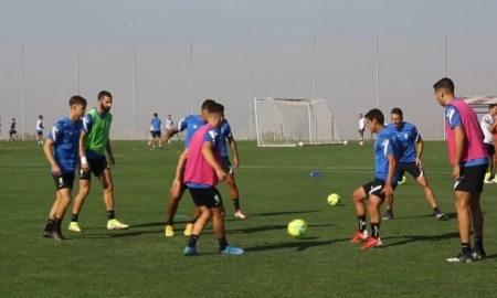 Gonalons, segundo por la izquierda con la mano vendada, hace el rondo junto a sus compañeros (GCF TV) Gonalons, segundo por la izquierda con la mano vendada, hace el rondo junto a sus compañeros (GCF TV)
