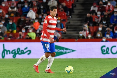 Luis Abram, durante el encuentro ante el Sevilla (JOSÉ M. BALDOMERO) Luis Abram, durante el encuentro ante el Sevilla (JOSÉ M. BALDOMERO)