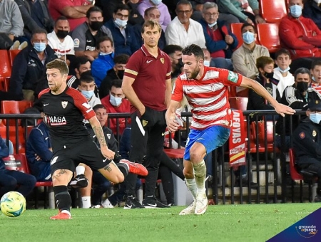 Quini, durante el último partido de liga ante el Sevilla (JOSÉ M. BALDOMERO) Quini, durante el último partido de liga ante el Sevilla (JOSÉ M. BALDOMERO)