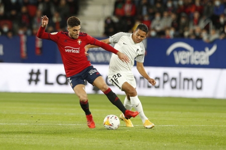 Carlos Bacca, durante el partido en `El Sada` (OSASUNA)
