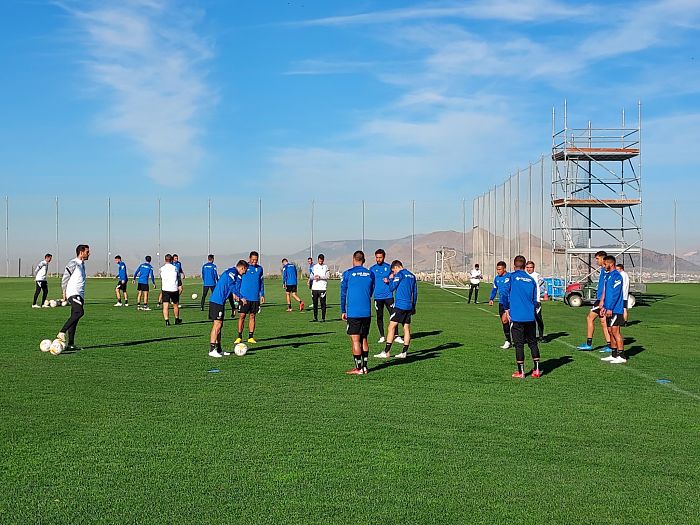 Imagen del entrenamiento del Granada durante la mañana del lunes en la Ciudad Deportiva (FRAN CALVO)