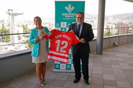 Imagen de la firma del convenio (CAJA RURAL)
