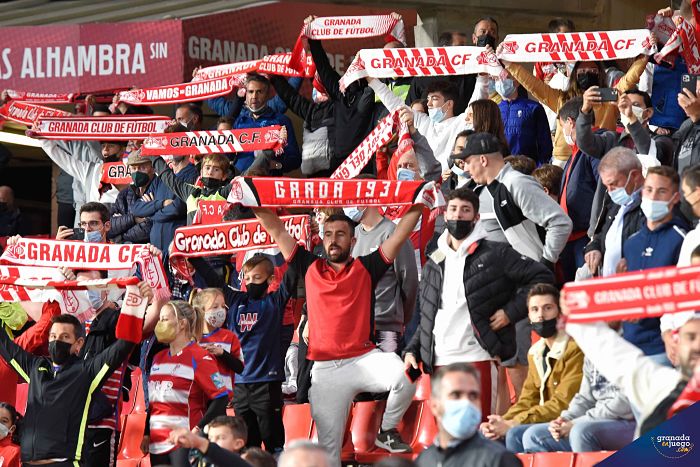 El `Nuevo Los Cármenes` presentó una gran entrada para recibir al Getafe (JOSÉ M. BALDOMERO)