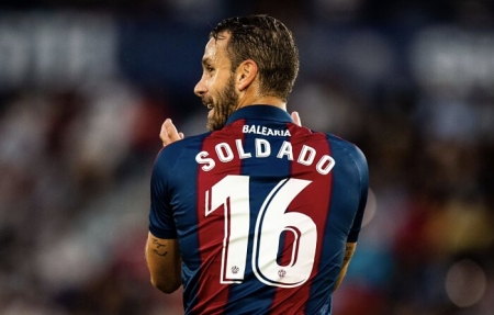 Soldado, durante un partido de liga con el Levante (TWITTER @R9SOLDADO) Soldado, durante un partido de liga con el Levante (TWITTER @R9SOLDADO)