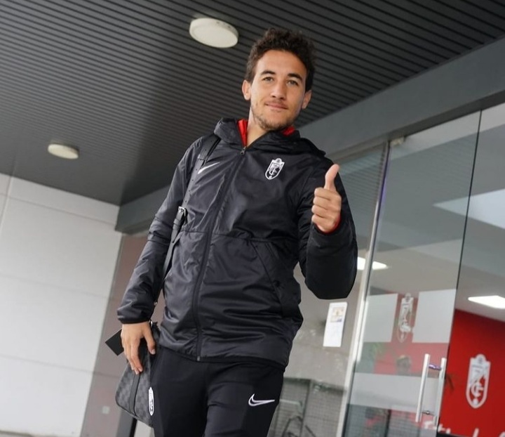 Luis Milla, a la salida de la Ciudad Deportiva rumbo a Valencia (PEPE VILLOSLADA / GCF)