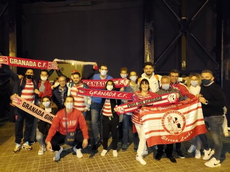 Los aficionados del Granada disfrutaron y, sobre todo, vencieron en el `Ciutat de Valencia` (FRAN CALVO) Los aficionados del Granada disfrutaron y, sobre todo, vencieron en el `Ciutat de Valencia` (FRAN CALVO)
