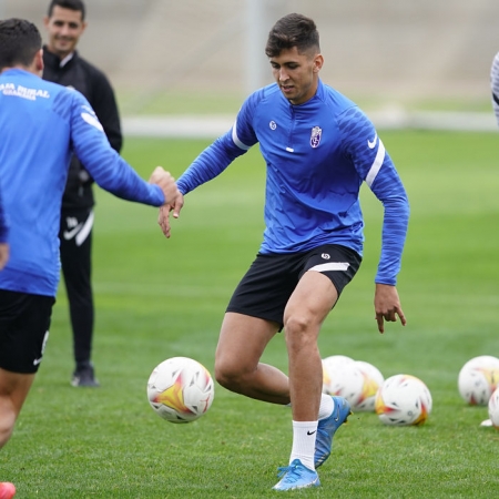 Raúl Torrente, durante la sesión de recuperación que hizo el Granada al regresar de Valencia (PEPE VILLOSLADA / GCF) Raúl Torrente, durante la sesión de recuperación que hizo el Granada al regresar de Valencia (PEPE VILLOSLADA / GCF)