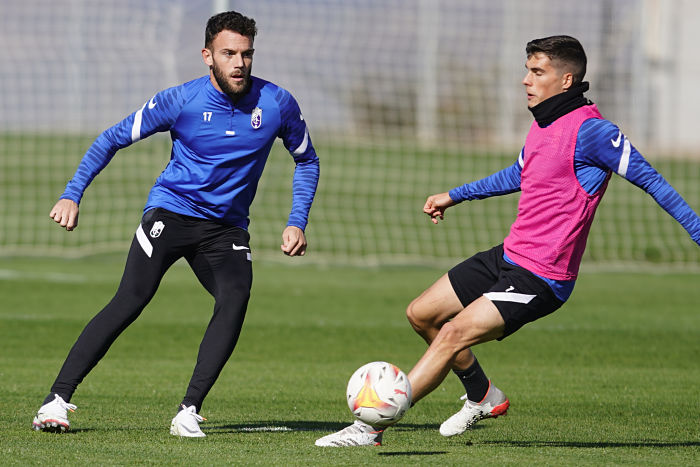 Quini, junto a Soro, durante el entrenamiento del jueves en la Ciudad Deportiva (PEPE VILLOSLADA / GCF)