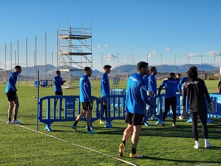 Adri Butzke, en el centro, durante el entrenamiento de este viernes en la Ciudad Deportiva (FRAN CALVO) Adri Butzke, en el centro, durante el entrenamiento de este viernes en la Ciudad Deportiva (FRAN CALVO)