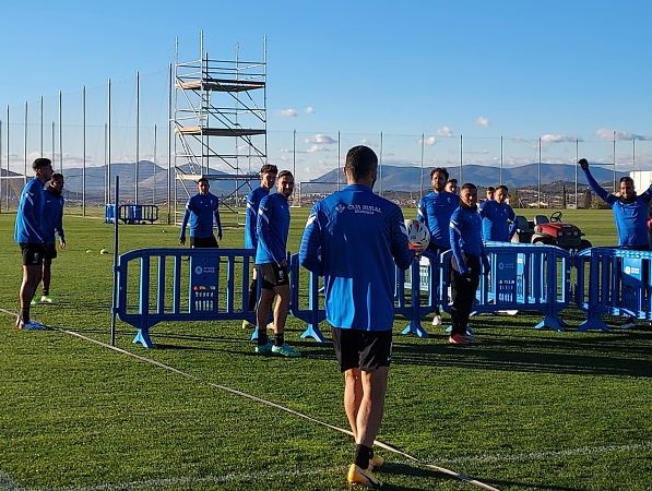 Imagen del último entrenamiento del Granada, en la que aparece Butzke, antes de partir a Barcelona (FRAN CALVO)