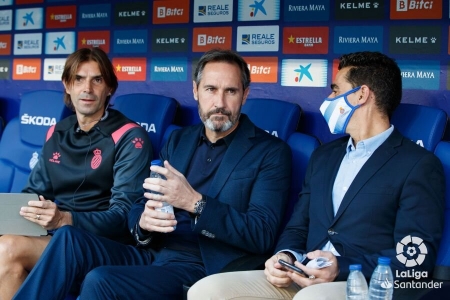 Vicente Moreno, en los instantes previos al Espanyol - Granada (LALIGA) Vicente Moreno, en los instantes previos al Espanyol - Granada (LALIGA)