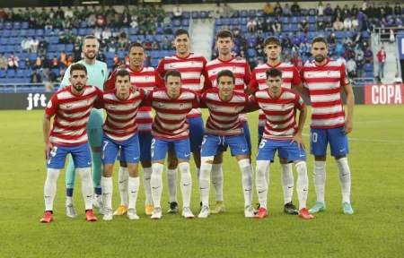 Once inicial del Granada en el choque de la primera eliminatoria de Copa ante el Laguna (PEPE VILLOSLADA / GCF)
