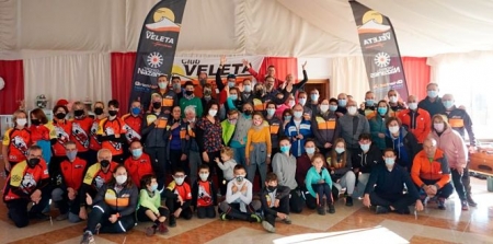 Foto de familia tras la finalización de la liga de orientación (CLUB VELETA) Foto de familia tras la finalización de la liga de orientación (CLUB VELETA)