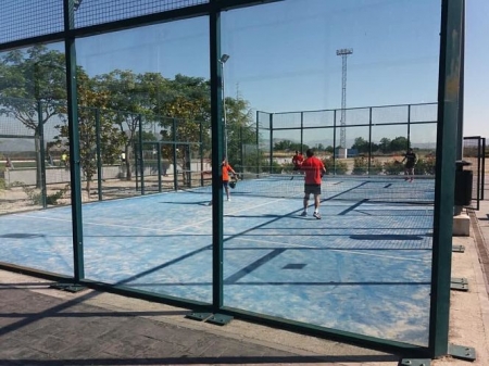 Pista de padel en el Complejo Deportivo `Las Peregrinas` (AYTO. VEGAS DEL GENIL) Pista de padel en el Complejo Deportivo `Las Peregrinas` (AYTO. VEGAS DEL GENIL)