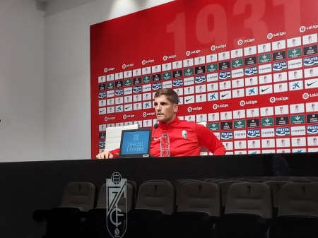 Robert Moreno, en la rueda de prensa previa al encuentro ante el Mallorca (FRAN CALVO) Robert Moreno, en la rueda de prensa previa al encuentro ante el Mallorca (FRAN CALVO)