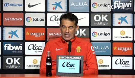Luis García Plaza, durante la rueda de prensa previa al choque frente al Granada (RCD MALLORCA TV) Luis García Plaza, durante la rueda de prensa previa al choque frente al Granada (RCD MALLORCA TV)