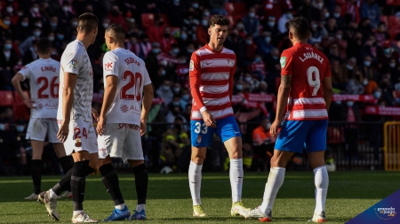 Butzke debutó en Primera División con el Granada ante el Mallorca (JOSÉ M. BALDOMERO) Butzke debutó en Primera División con el Granada ante el Mallorca (JOSÉ M. BALDOMERO)