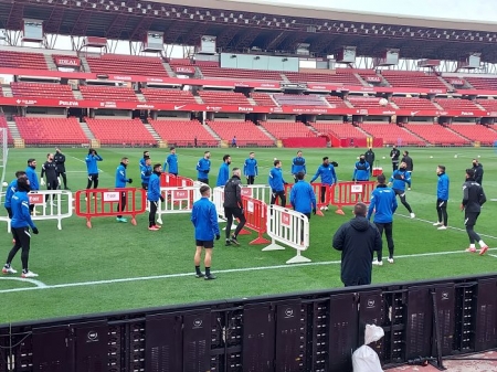 Imagen del fútbol tenis realizado por el Granada durante el entrenamiento de este martes (FRAN CALVO) Imagen del fútbol tenis realizado por el Granada durante el entrenamiento de este martes (FRAN CALVO)