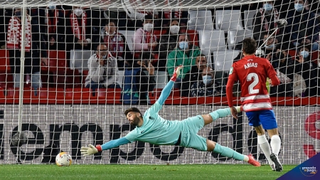 Luís Maximiano completó una gran actuación contra el Atlético de Madrid (JOSÉ M. BALDOMERO) Luís Maximiano completó una gran actuación contra el Atlético de Madrid (JOSÉ M. BALDOMERO)
