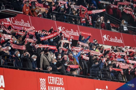 La afición del Granada tendrá la oportunidad de ver el entrenamiento de su equipo el 29 de diciembre (JOSÉ M. BALDOMERO)