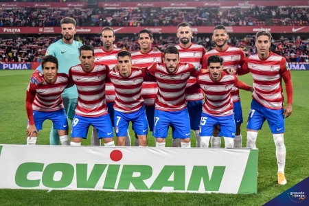 Once inicial del Granada que logró la primera victoria de la temporada 2021/22 ante el Sevilla (JOSÉ M. BALDOMERO)