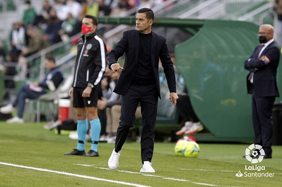 Francisco, que acabó expulsado, durante el partido entre el Elche y el Granada (LALIGA)