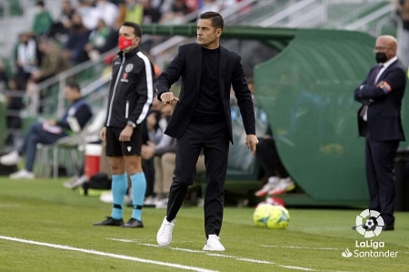 Francisco, que acabó expulsado, durante el partido entre el Elche y el Granada (LALIGA)