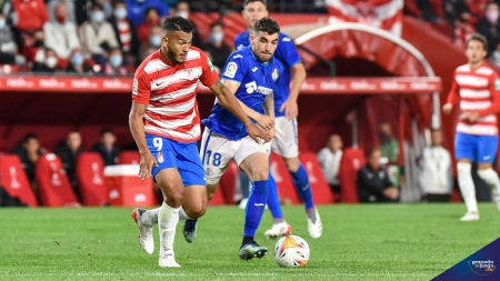 LaLiga ha modificado los horarios de los partidos que medirá al Granada contra Getafe y Osasuna (JOSÉ M. BALDOMERO)