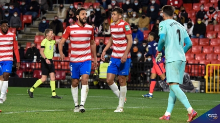 Germán y Torrente, en el partido frente al Atlético de Madrid (JOSÉ M. BALDOMERO) Germán y Torrente, en el partido frente al Atlético de Madrid (JOSÉ M. BALDOMERO)